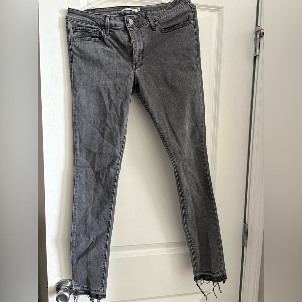 Gray Levi’s jeans 711 skinny size 30. Frayed pant legs.